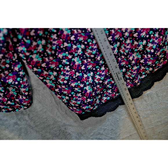 Cold Shoulder Floral Blouse Women's M Purple Pink Print Lace Hem 3/4 Sleeve - Picture 3 of 4